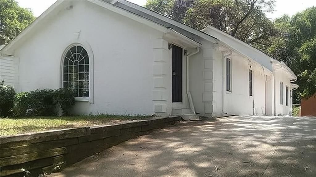 2332 Saint James NW Drive, Atlanta, GA 30318