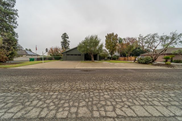 1428 Killette Road, Tulare, CA 93274