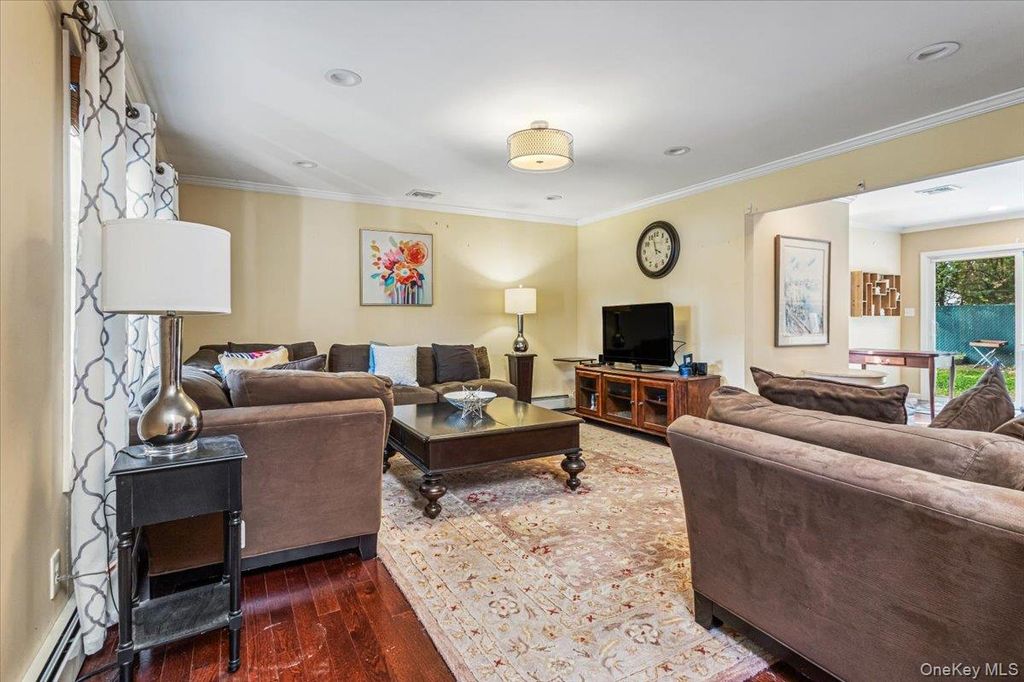 61 Delamere Street, Huntington, NY 11743 — photo 4