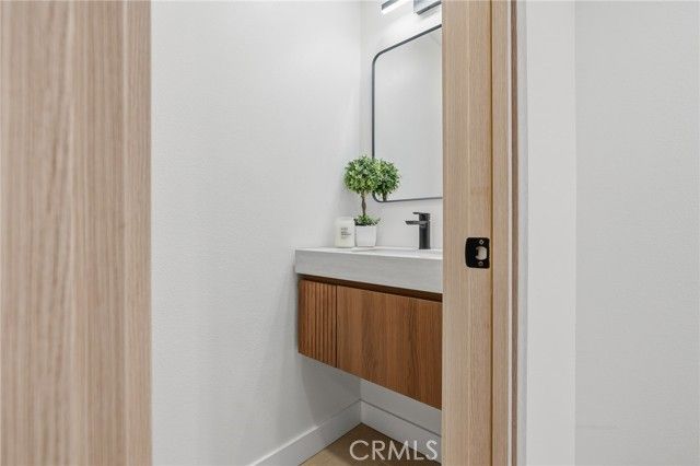 9502 Via Salerno, Burbank, CA 91504