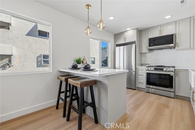 9502 Via Salerno, Burbank, CA 91504