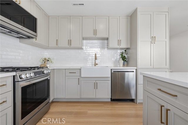 9502 Via Salerno, Burbank, CA 91504