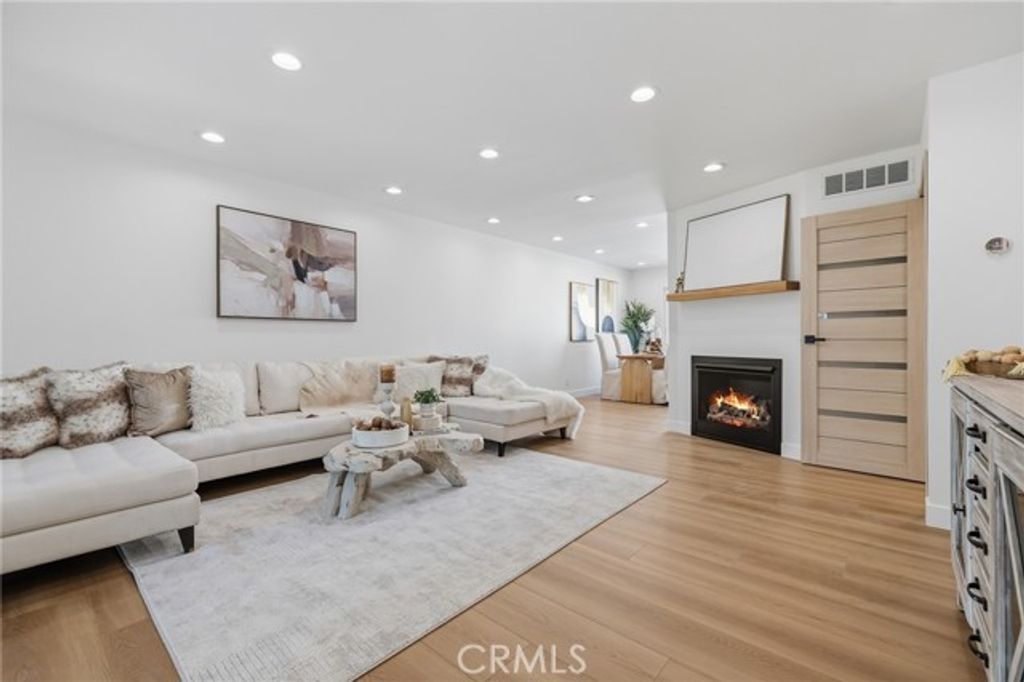 9502 Via Salerno, Burbank, CA 91504