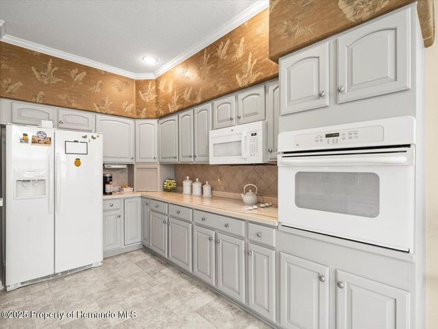 18514 Hidden Pines Way, Hudson, FL 34667