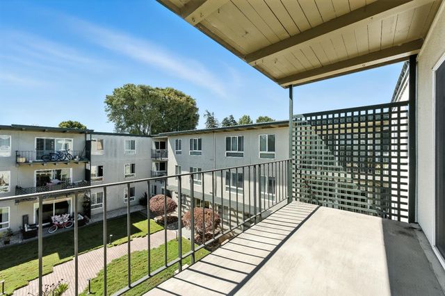 932 Peninsula Avenue 406, San Mateo, CA 94401