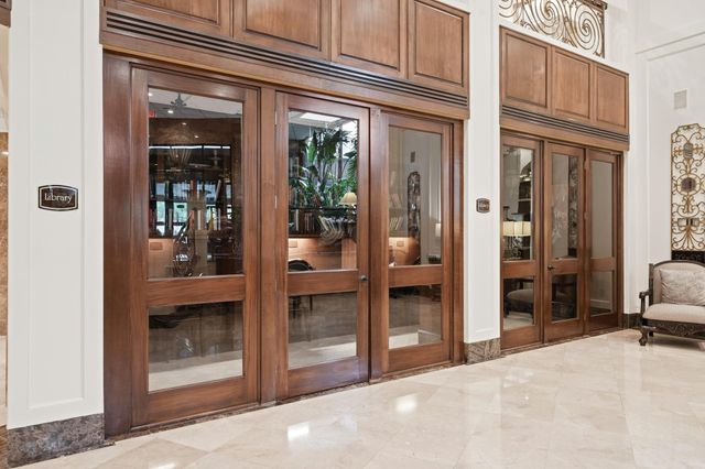 3525 Sage Road 404, Houston, TX 77056