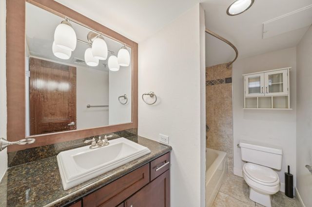 3525 Sage Road 404, Houston, TX 77056