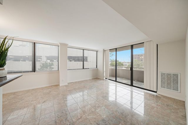 3525 Sage Road 404, Houston, TX 77056