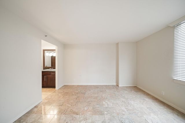 3525 Sage Road 404, Houston, TX 77056