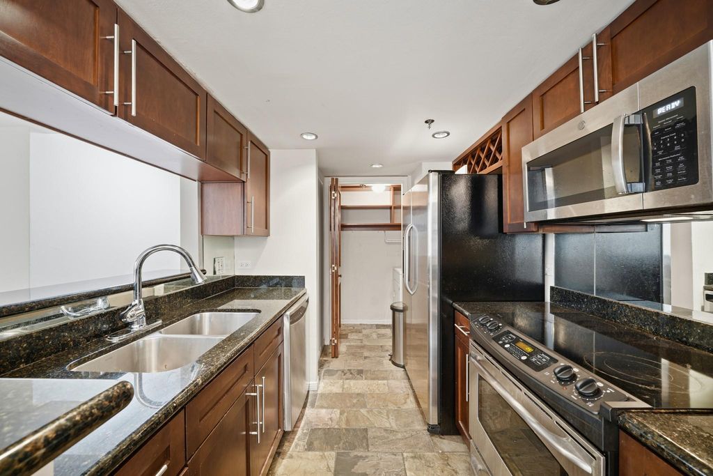 3525 Sage Road 404, Houston, TX 77056