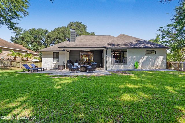 5562 E Diamondhead Drive, Diamondhead, MS 39525