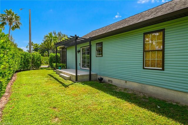 538 Leawood CIR, Naples, FL 34104