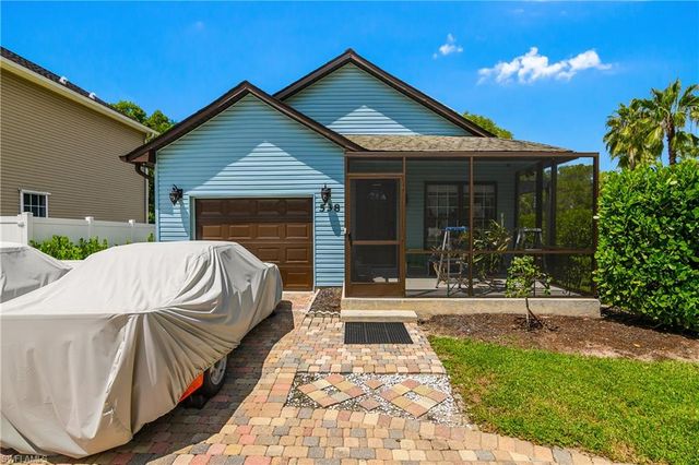 538 Leawood CIR, Naples, FL 34104