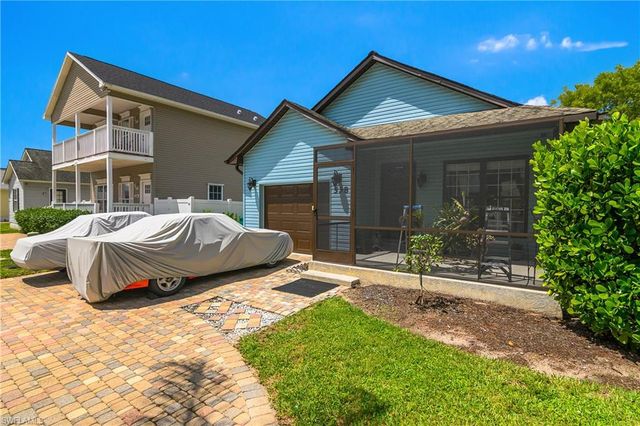 538 Leawood CIR, Naples, FL 34104