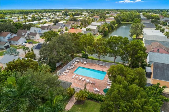 538 Leawood CIR, Naples, FL 34104
