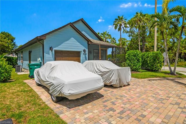 538 Leawood CIR, Naples, FL 34104