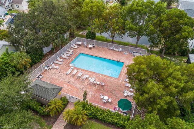 538 Leawood CIR, Naples, FL 34104