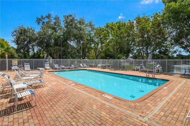538 Leawood CIR, Naples, FL 34104