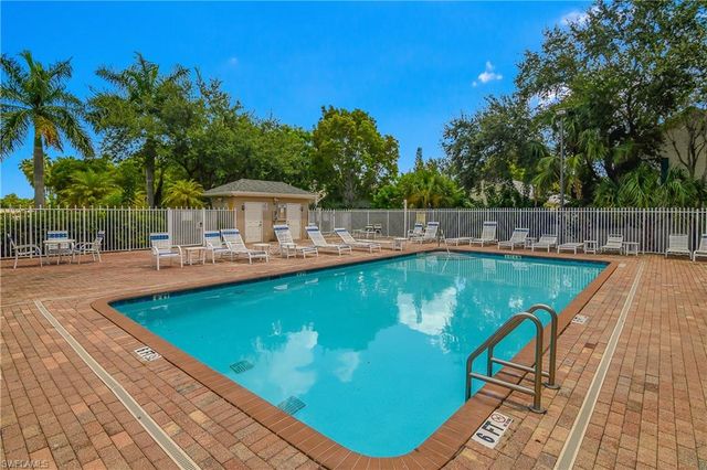 538 Leawood CIR, Naples, FL 34104