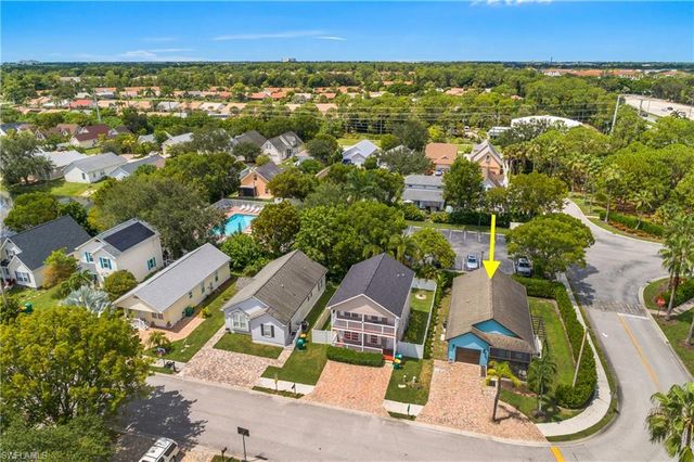 538 Leawood CIR, Naples, FL 34104