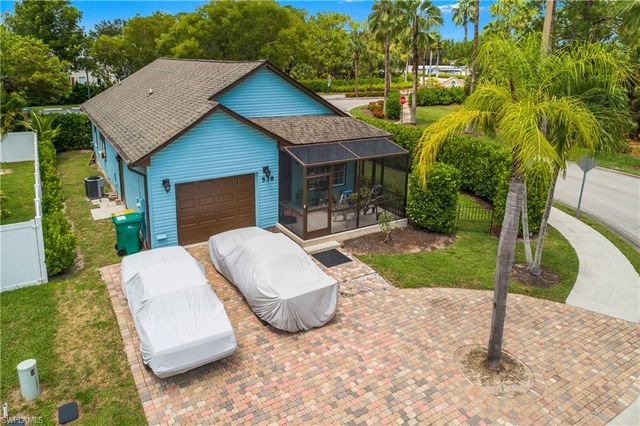 538 Leawood CIR, Naples, FL 34104