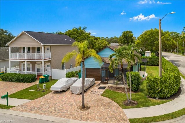 538 Leawood CIR, Naples, FL 34104