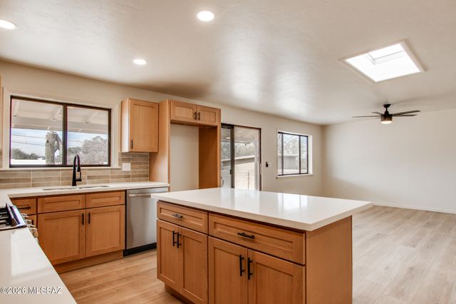 201 N Ave Carolina, Tucson, AZ 85711