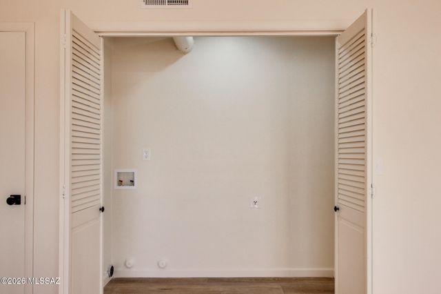 201 N Ave Carolina, Tucson, AZ 85711