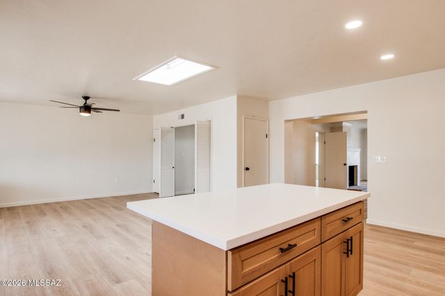 201 N Ave Carolina, Tucson, AZ 85711