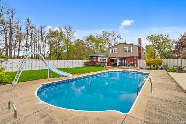53040 Glenmoor Street, Elkhart, IN 46514