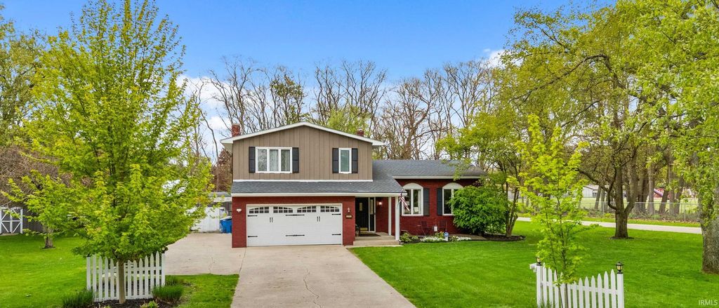 53040 Glenmoor Street, Elkhart, IN 46514