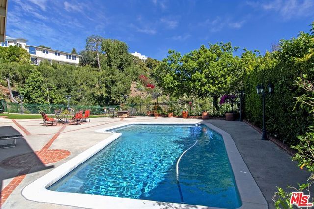 2546 Cordelia Road, Los Angeles, CA 90049