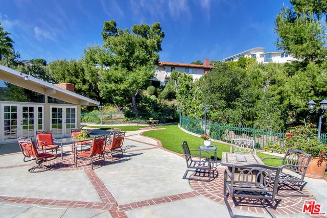 2546 Cordelia Road, Los Angeles, CA 90049