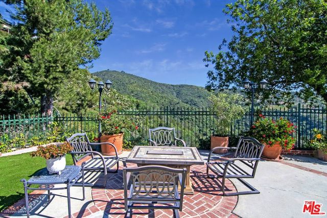 2546 Cordelia Road, Los Angeles, CA 90049