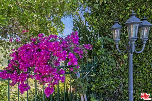 2546 Cordelia Road, Los Angeles, CA 90049