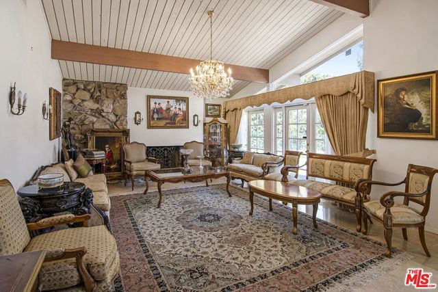 2546 Cordelia Road, Los Angeles, CA 90049