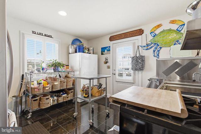 33 SANDS POINT RD, Waretown, NJ 08758