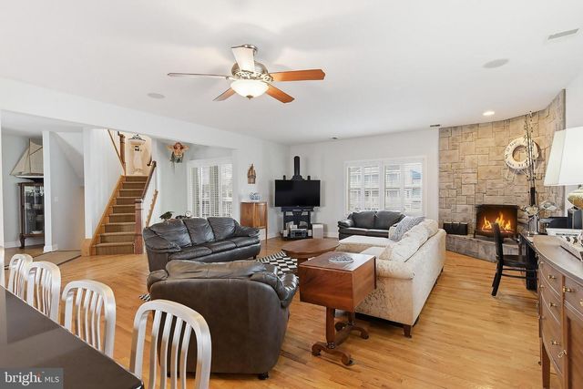 33 SANDS POINT RD, Waretown, NJ 08758