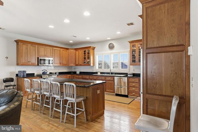 33 SANDS POINT RD, Waretown, NJ 08758