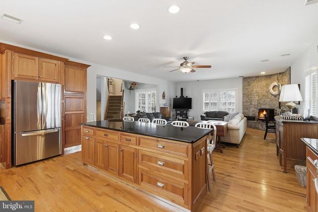 33 SANDS POINT RD, Waretown, NJ 08758