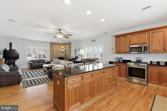 33 SANDS POINT RD, Waretown, NJ 08758