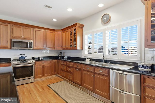 33 SANDS POINT RD, Waretown, NJ 08758