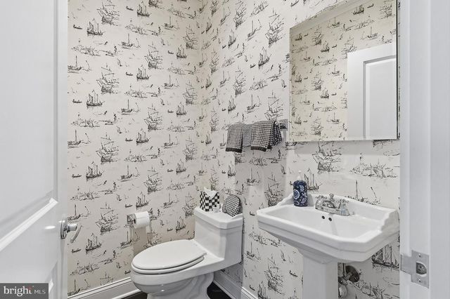 33 SANDS POINT RD, Waretown, NJ 08758