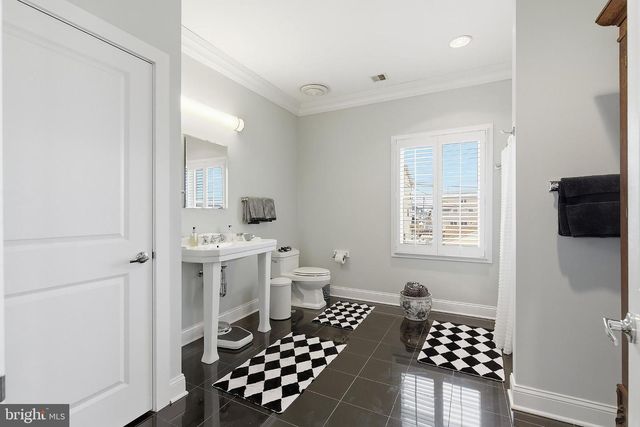 33 SANDS POINT RD, Waretown, NJ 08758