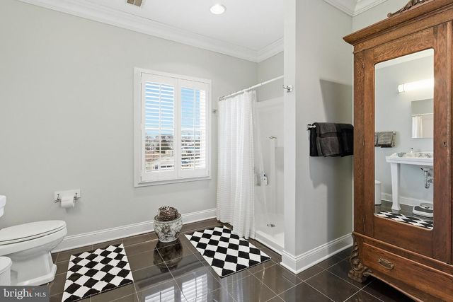 33 SANDS POINT RD, Waretown, NJ 08758