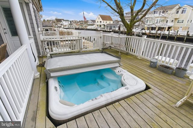 33 SANDS POINT RD, Waretown, NJ 08758