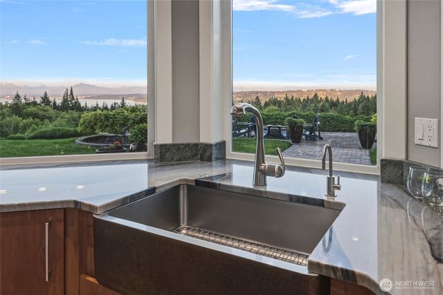 7265 Linda Lane, Clinton, WA 98236