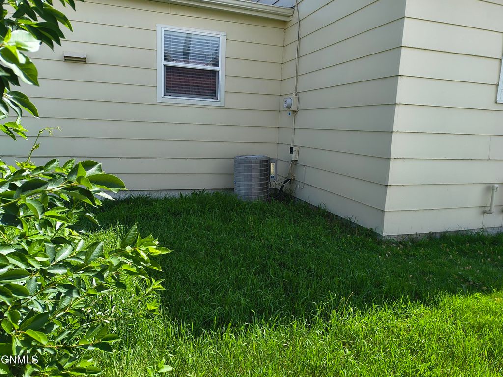 111 6th Avenue SE, Jamestown, ND 58401 photo 5