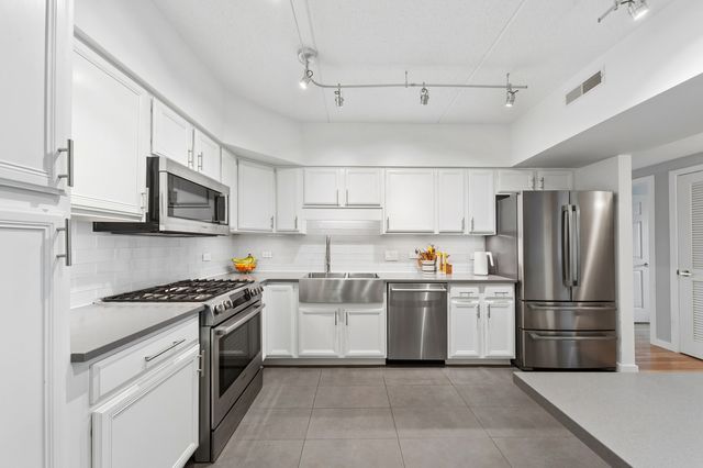 5155 Madison Street 508, Skokie, IL 60077