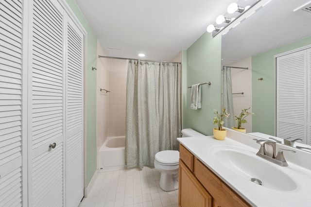 5155 Madison Street 508, Skokie, IL 60077